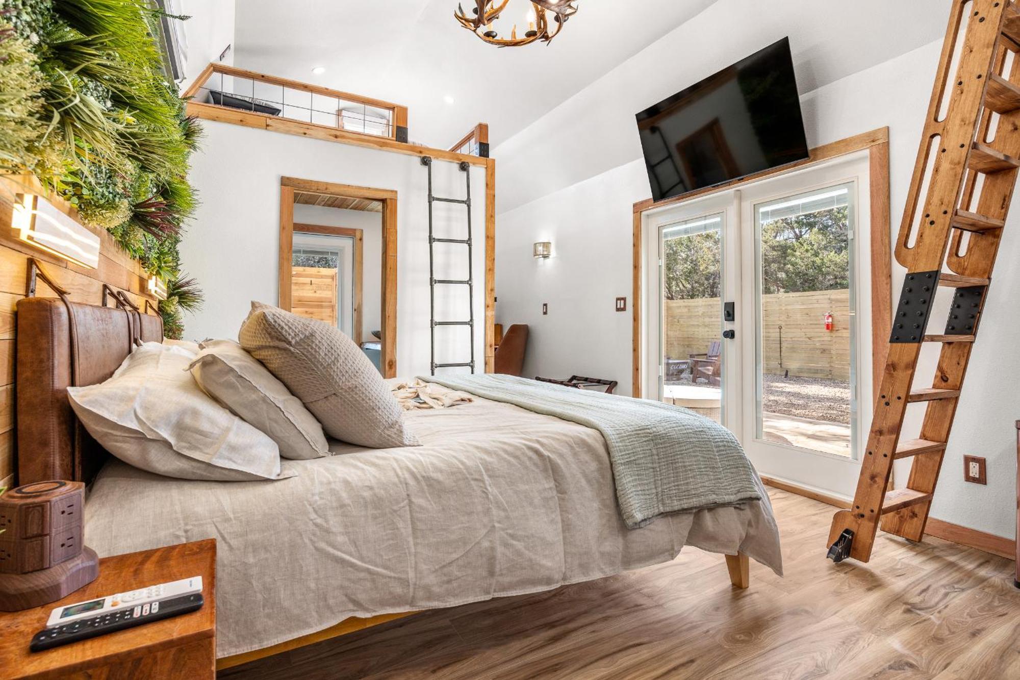 Romantic Luxury Retreat Hot Cold Pool & Sauna Wimberley Eksteriør bilde