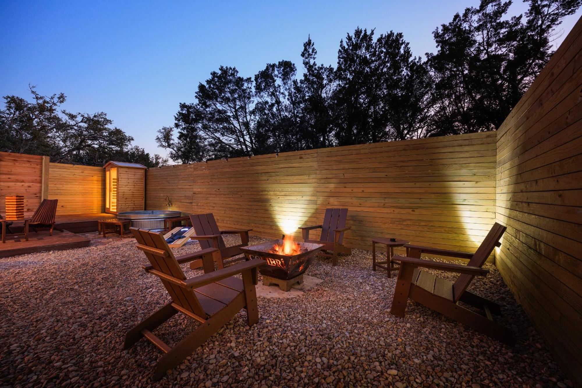 Romantic Luxury Retreat Hot Cold Pool & Sauna Wimberley Eksteriør bilde